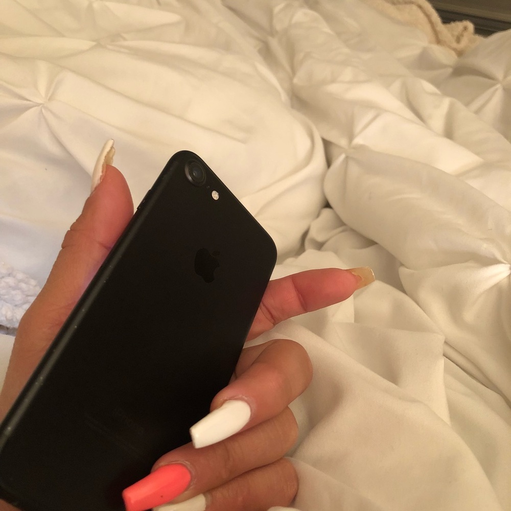 Iphone 7 factory unlocked 64 gigs almost new